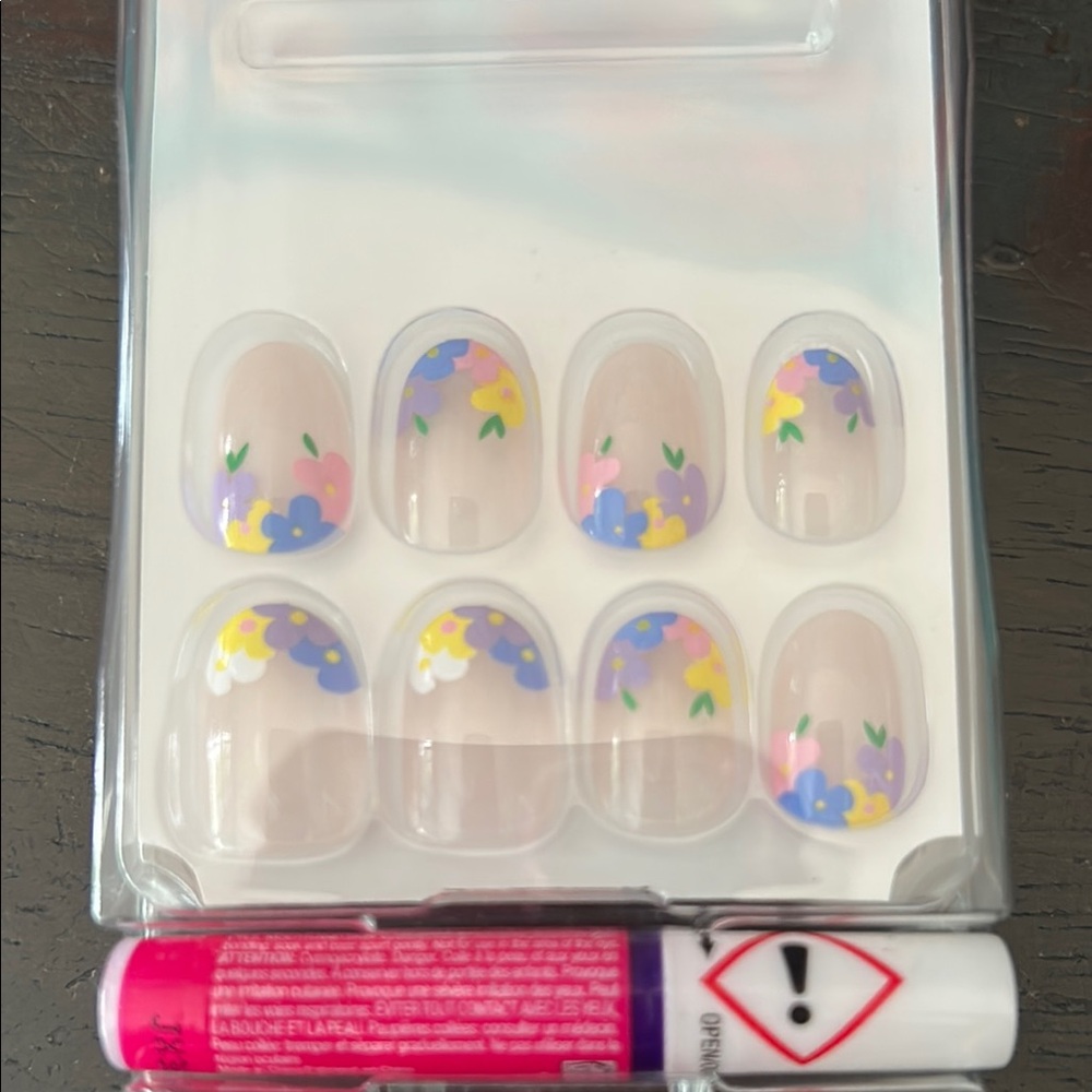 Floral Press-On Nails with Glue